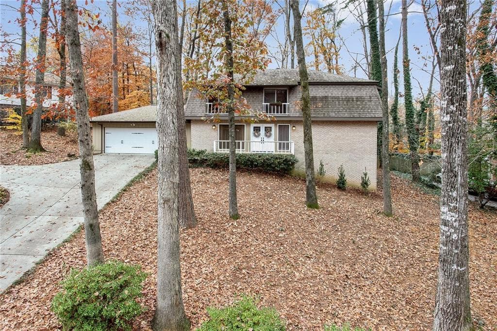 5 bedroom, 2,604 sq ft single family residence sold at 1190 Martin Ridge Road, Roswell, GA 30076