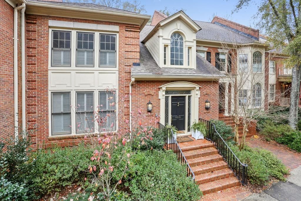3 bedroom, 2,846 sq ft townhouse sold at 1010 Riverside Road 1010, Roswell, GA 30076