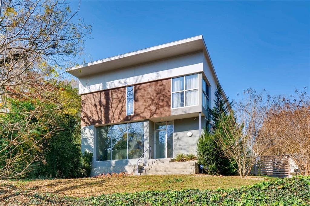 3 bedroom, 2,196 sq ft single family residence sold at 924 Ormewood Avenue, Atlanta, GA 30316