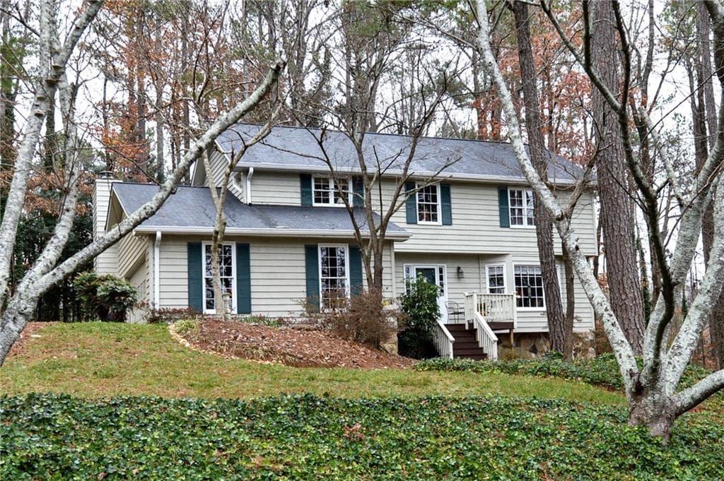 4 bedroom single family residence sold at 1055 Lakemont Trace, Roswell, GA 30075
