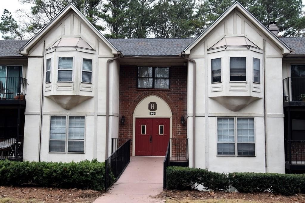 3 bedroom, 1,468 sq ft condominium sold at 6851 Roswell Road H15, Sandy Springs, GA 30328