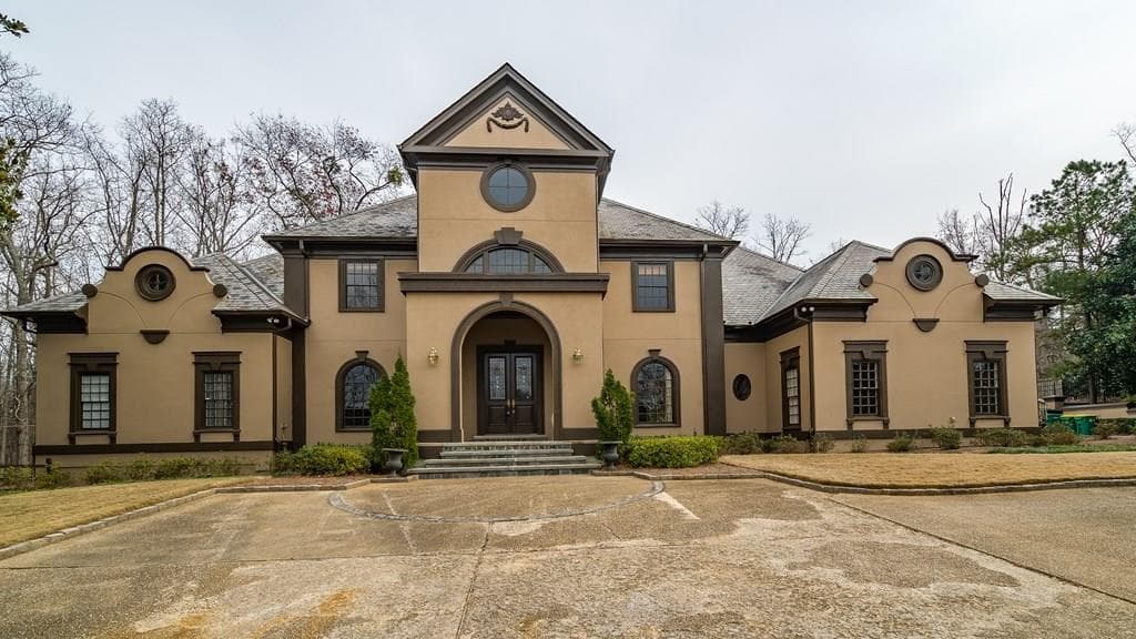 8 bedroom, 12,000 sq ft single family residence sold at 725 Riley Place, Atlanta, GA 30327