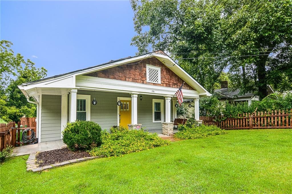 4 bedroom, 2,300 sq ft single family residence sold at 1516 Glenwood Avenue, Atlanta, GA 30316