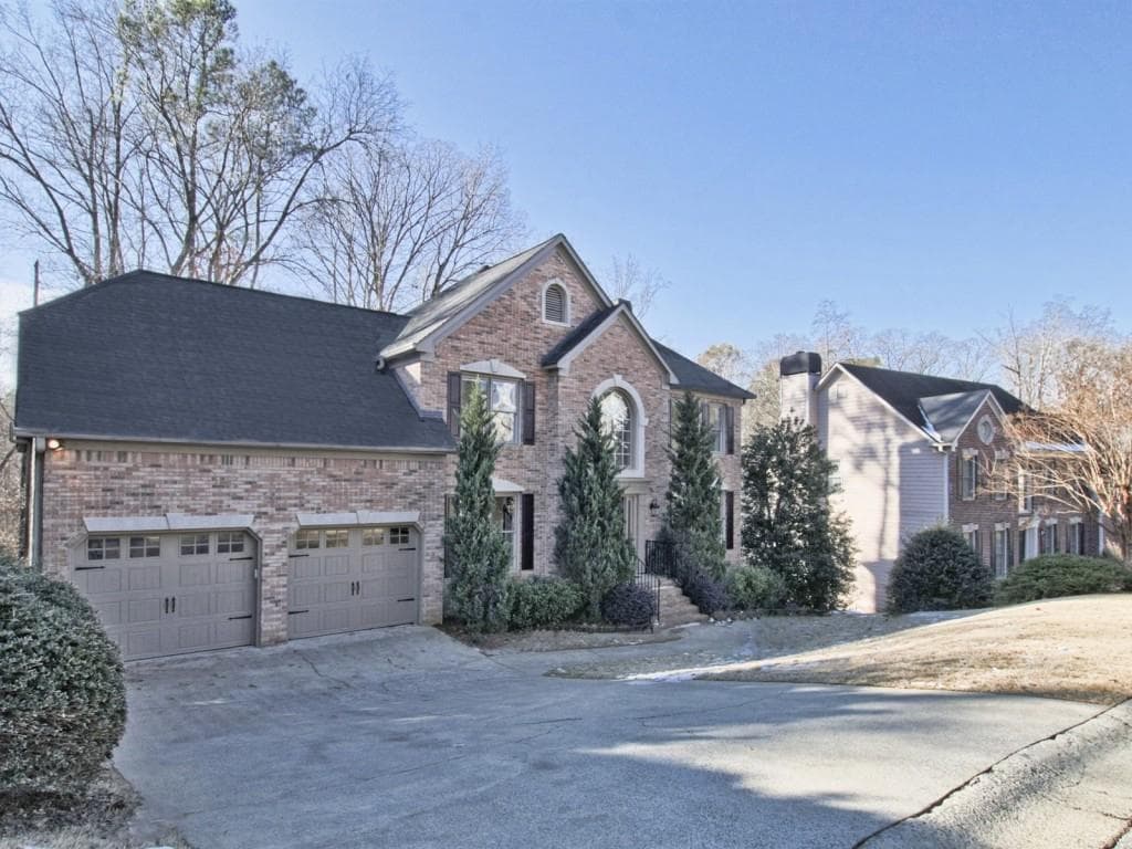 4 bedroom, 2,716 sq ft single family residence sold at 2303 Woodcrest Drive, Smyrna, GA 30082