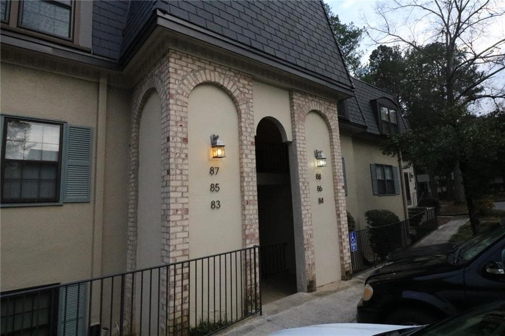 2 bedroom, 1,214 sq ft condominium sold at 87 Chaumont Square, Atlanta, GA 30327