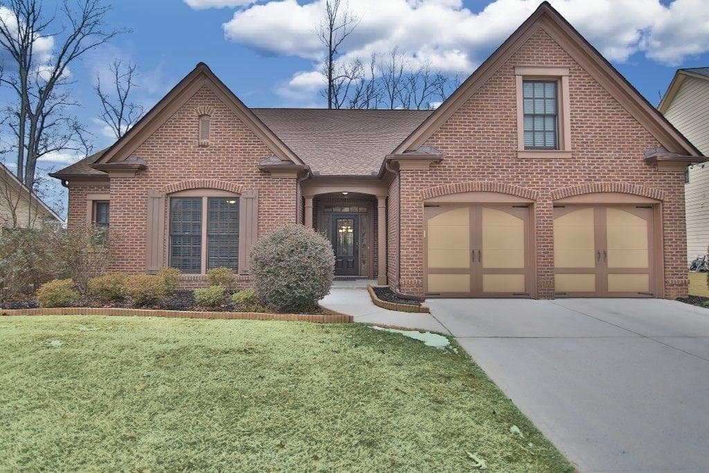 4 bedroom, 3,000 sq ft single family residence sold at 1855 Lynwood Place, Alpharetta, GA 30004