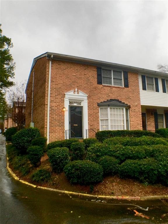 2 bedroom, 1,342 sq ft townhouse sold at 6520 Roswell Road 40, Sandy Springs, GA 30328