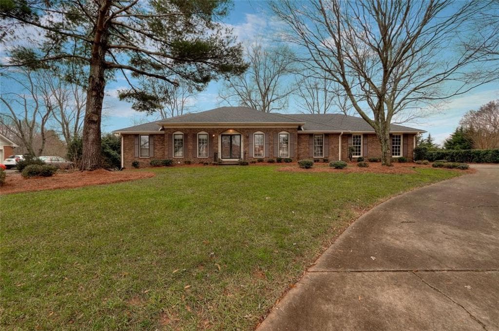 3 bedroom, 2,175 sq ft single family residence sold at 145 Saddle Creek Drive, Roswell, GA 30076
