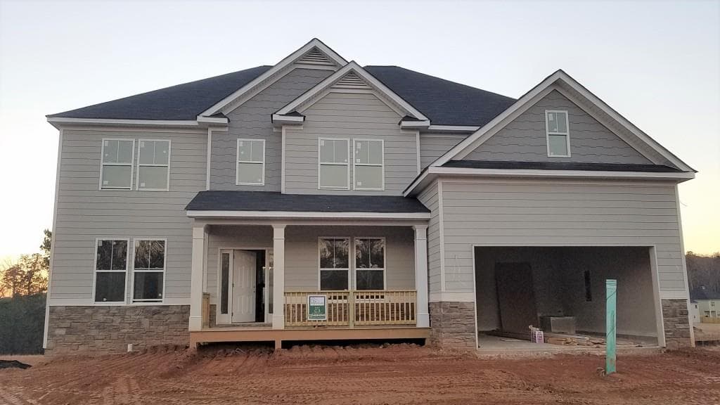 5 bedroom, 3,556 sq ft single family residence sold at 180 Lost Creek Boulevard, Dallas, GA 30132