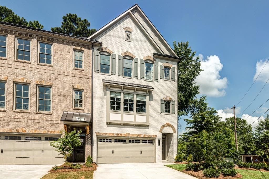 4 bedroom, 2,524 sq ft townhouse sold at 2542 Skyland Drive 3, Brookhaven, GA 30319