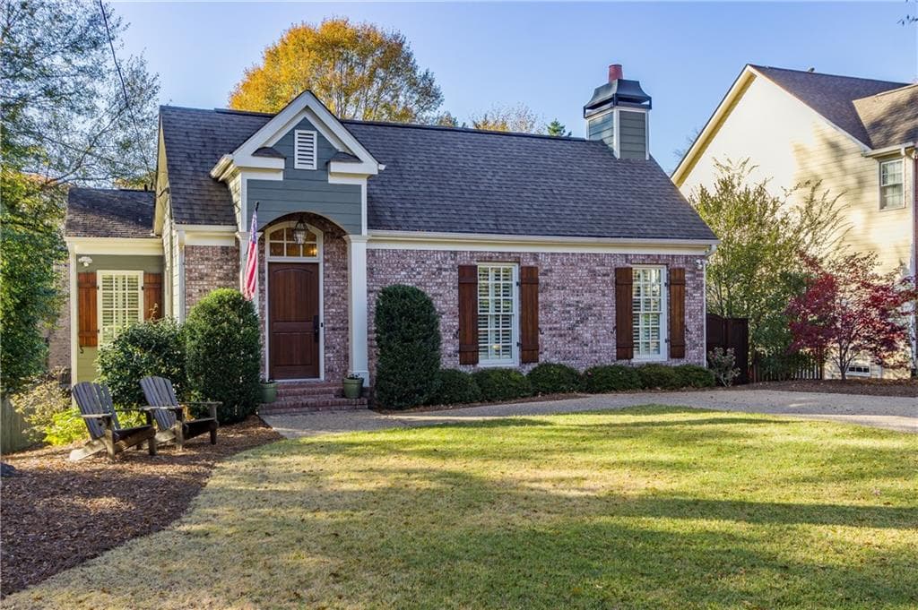5 bedroom, 3,461 sq ft single family residence sold at 2330 Colonial Drive, Brookhaven, GA 30319