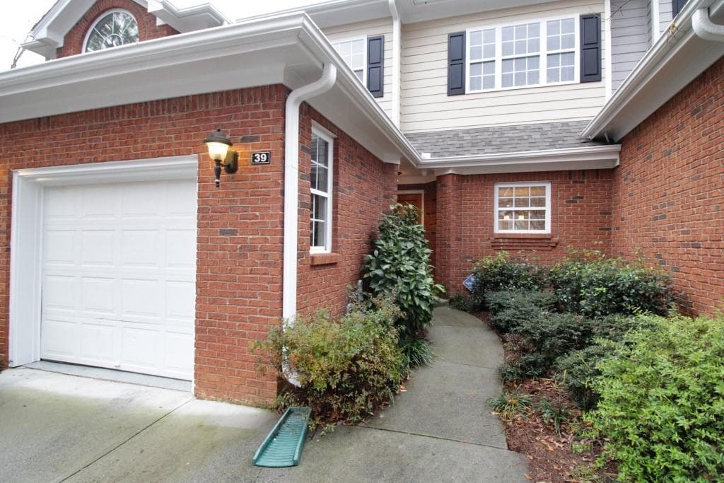 3 bedroom, 1,760 sq ft townhouse sold at 39 Hall Manor, Alpharetta, GA 30022