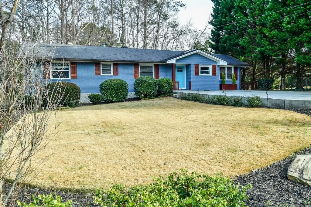 4 bedroom, 2,450 sq ft single family residence sold at 1901 Innwood Road, Atlanta, GA 30329
