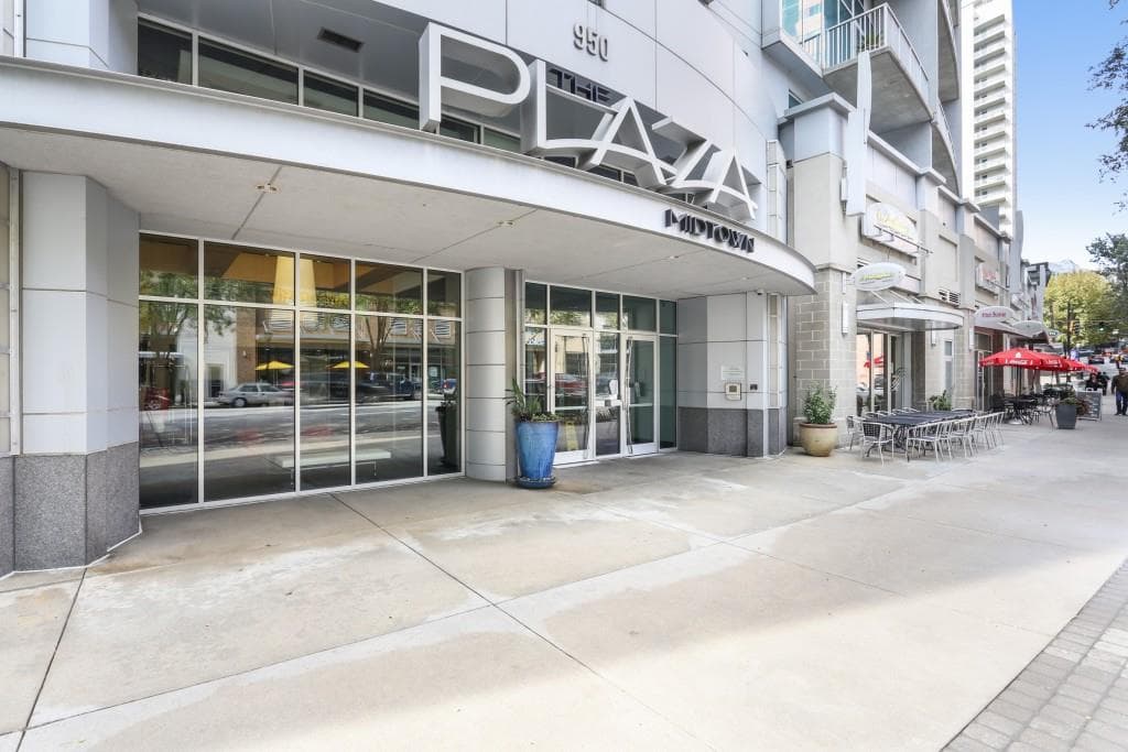 1 bedroom, 866 sq ft condominium sold at 950 W Peachtree Street 1910, Atlanta, GA 30309