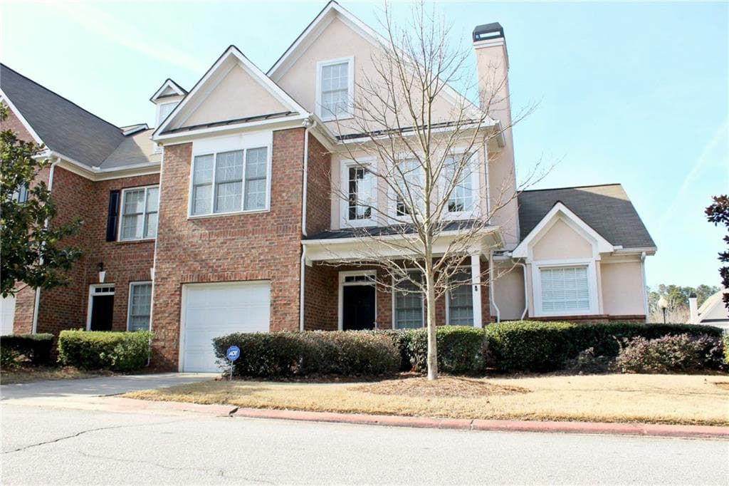 4 bedroom, 2,557 sq ft townhouse sold at 2502 Longcourt Circle, Atlanta, GA 30339