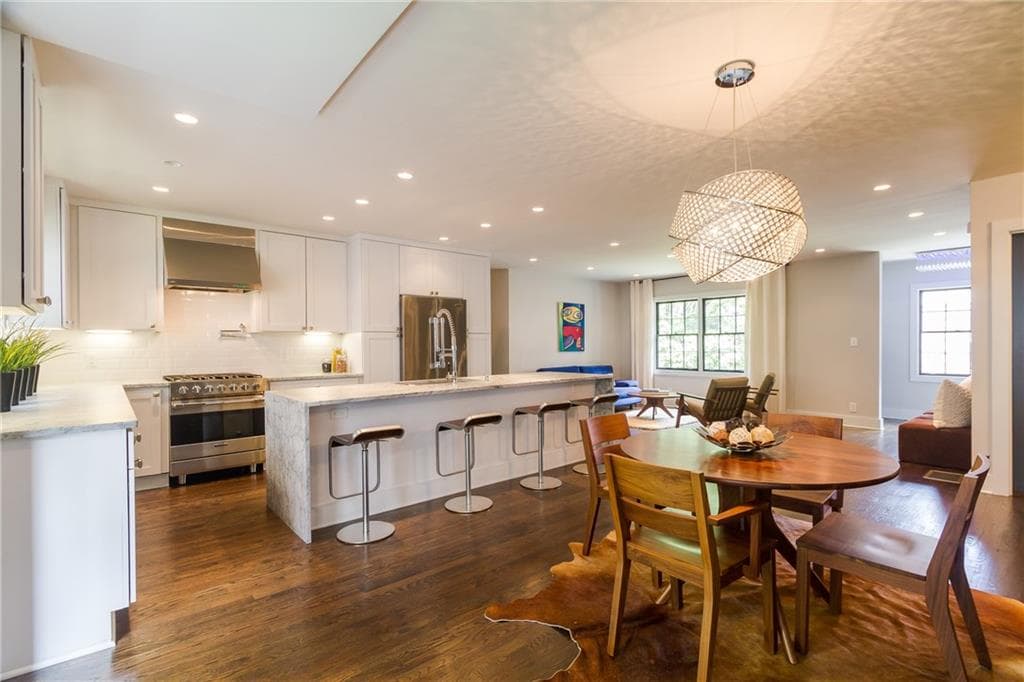 4 bedroom, 2,200 sq ft single family residence sold at 171 Huntington Road, Atlanta, GA 30309
