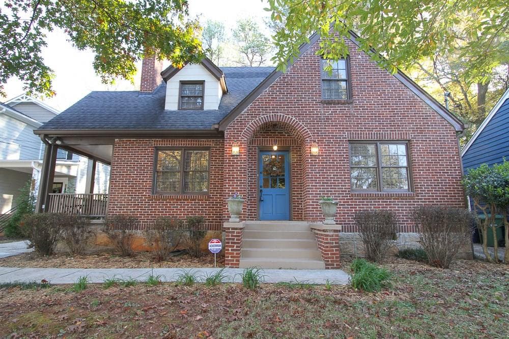 4 bedroom, 1,957 sq ft single family residence sold at 706 Stokeswood Avenue, Atlanta, GA 30316