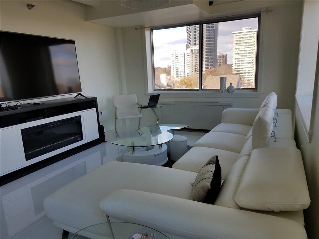 2 bedroom, 1,062 sq ft condominium sold at 2479 Peachtree Road 1115, Atlanta, GA 30305