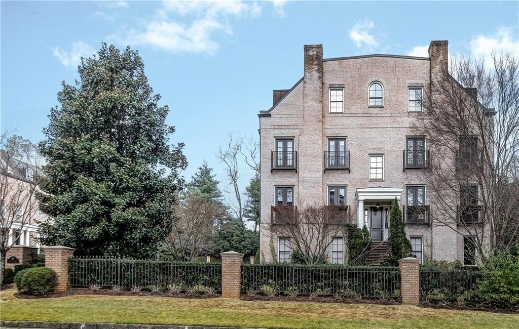 92 Old Ivy Road 10, Atlanta, GA 30342 — most recent listing photo
