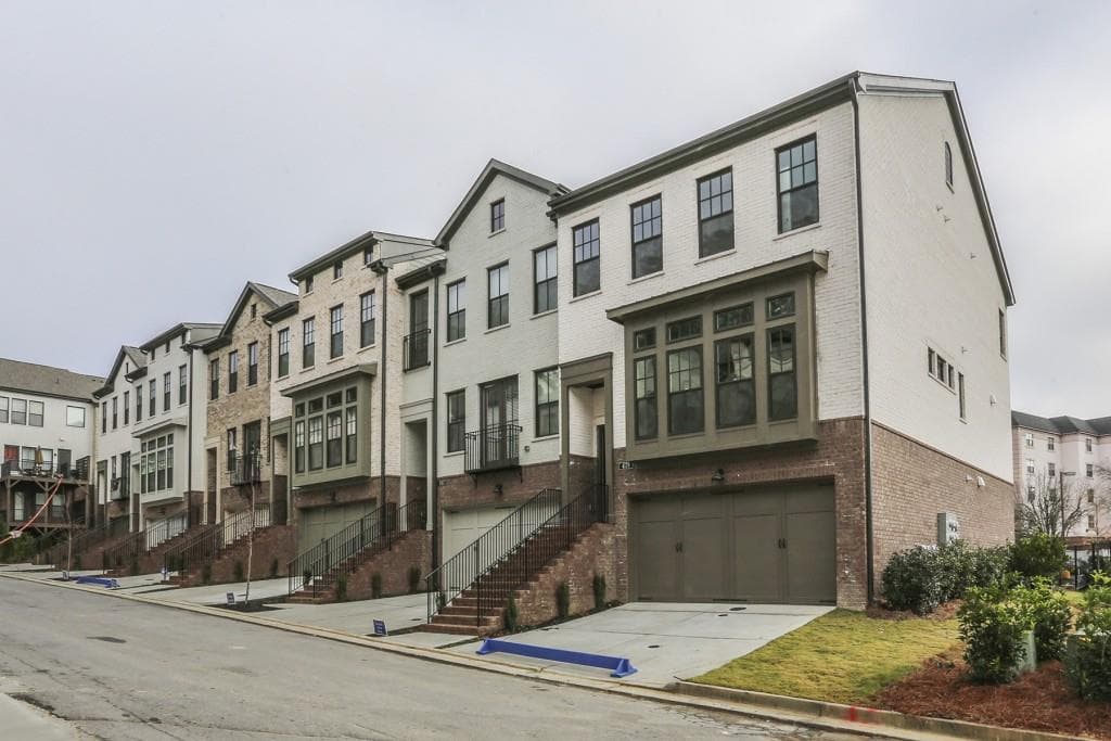 3 bedroom, 2,816 sq ft townhouse sold at 4330 Georgetown Square 41, Dunwoody, GA 30338