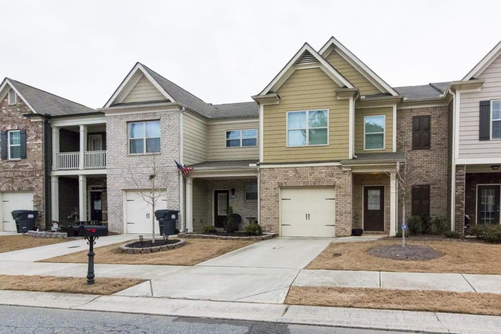 221 Madison Avenue, Acworth, GA 30102 — most recent listing photo