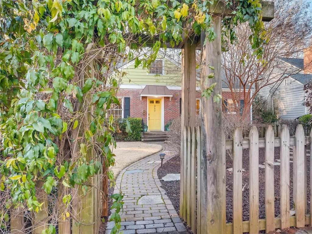 317 shadowmoor Drive, Decatur, GA 30030 — most recent listing photo