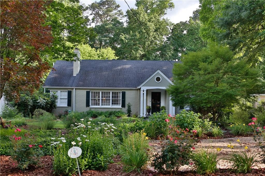 4 bedroom, 3,996 sq ft single family residence sold at 469 E Wesley Road, Atlanta, GA 30305