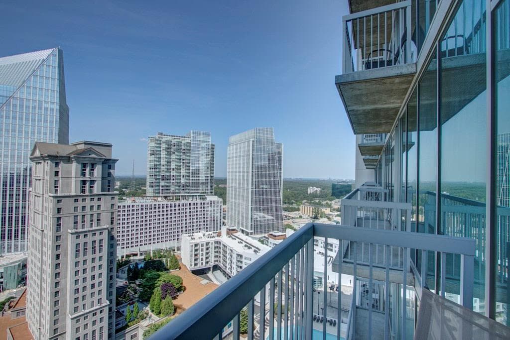 1 bedroom condominium sold at 3324 Peachtree Road 2106, Atlanta, GA 30326