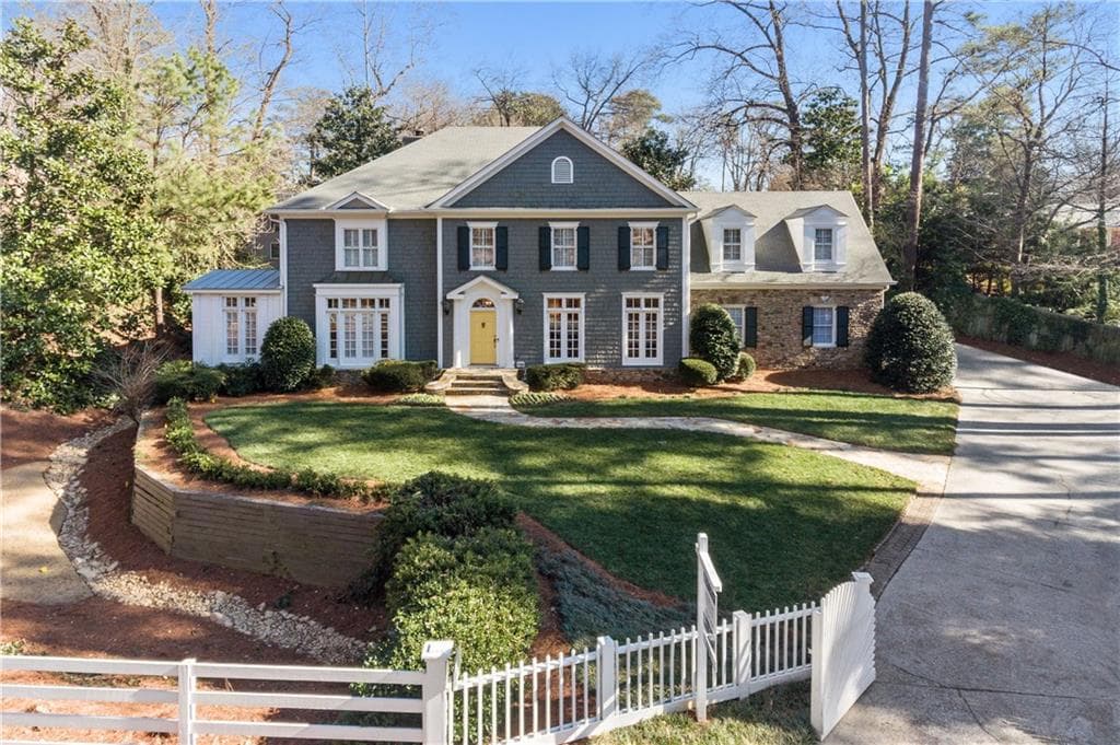 5 bedroom, 5,428 sq ft single family residence sold at 3111 Northside Drive, Atlanta, GA 30305