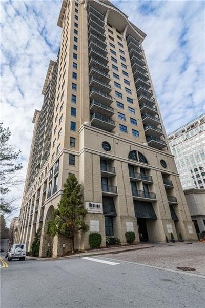 1 bedroom, 761 sq ft condominium sold at 3040 NW Peachtree Road 1013, Atlanta, GA 30305