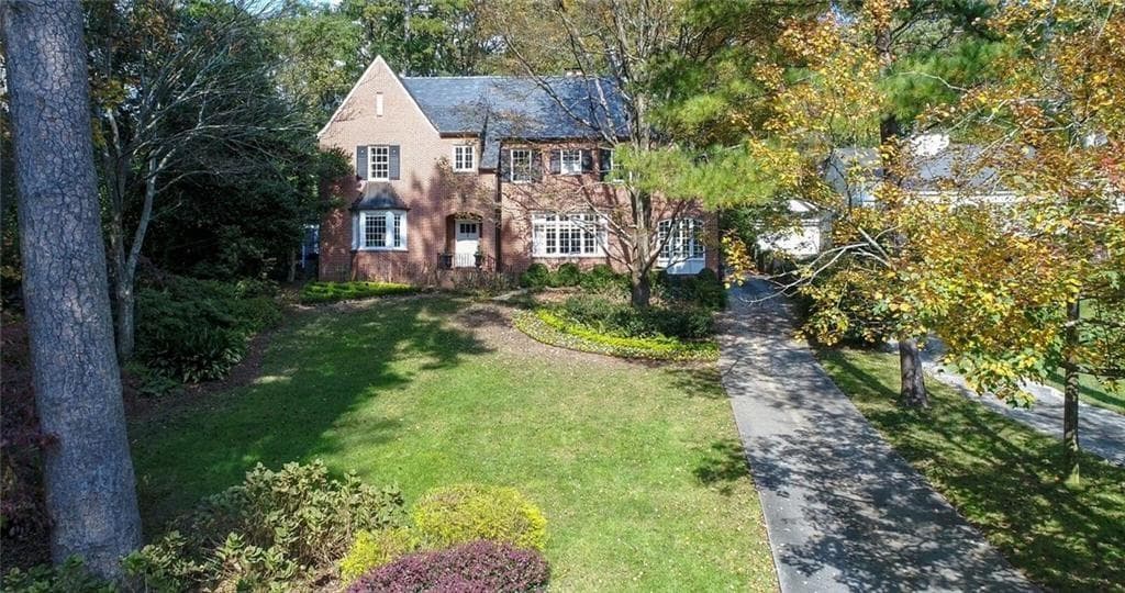 4 bedroom, 4,601 sq ft single family residence sold at 366 Pine Tree Drive, Atlanta, GA 30305