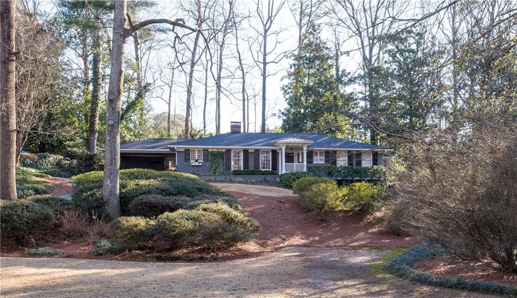 3 bedroom, 3,000 sq ft single family residence sold at 3175 Verdun Drive, Atlanta, GA 30305