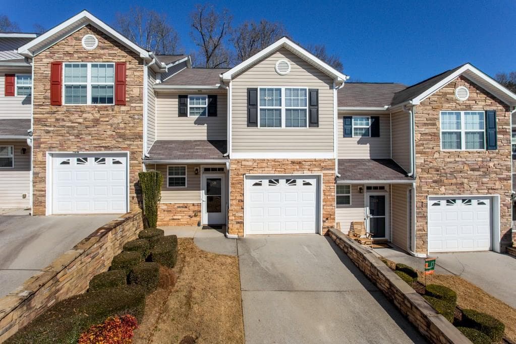 3 bedroom, 1,585 sq ft townhouse sold at 123 Linton Drive, Acworth, GA 30102