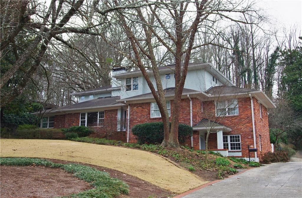 4 bedroom, 3,713 sq ft single family residence sold at 1678 Nottingham Way, Atlanta, GA 30309