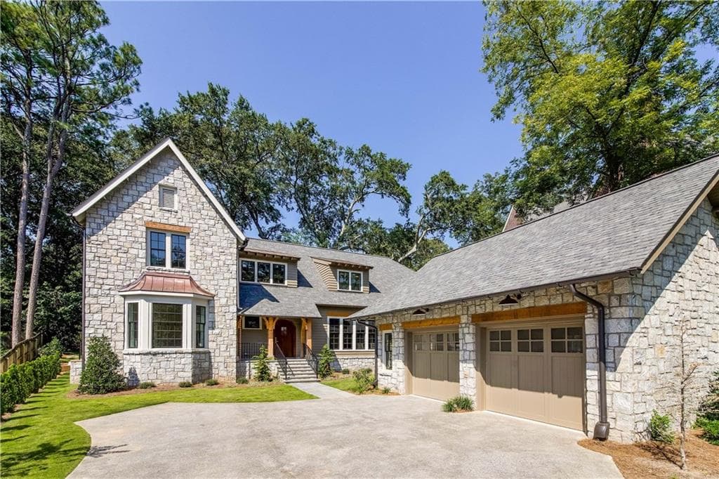 5 bedroom, 6,237 sq ft single family residence sold at 2882 N Hills Drive, Atlanta, GA 30305