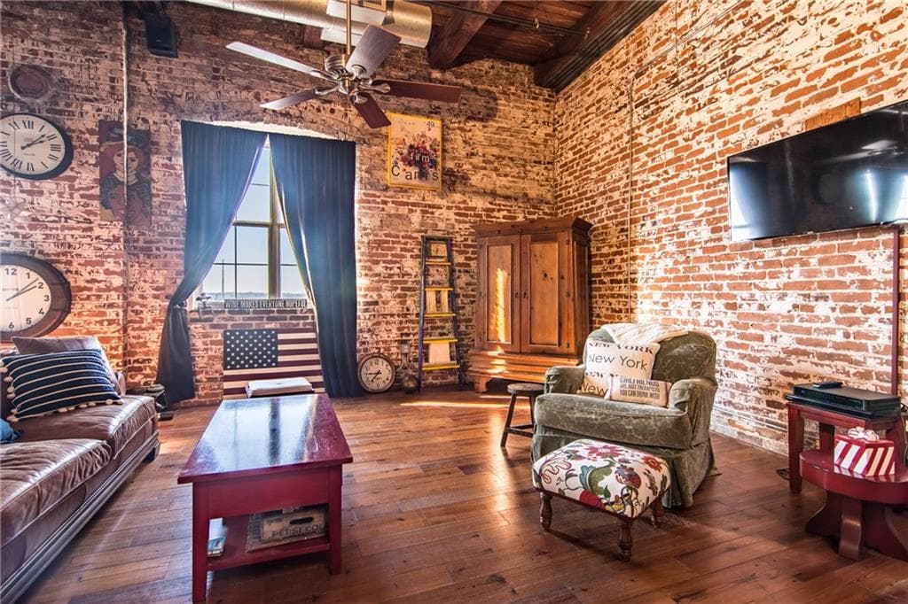 1 bedroom, 1,050 sq ft condominium sold at 490 Marietta Street 303, Atlanta, GA 30313