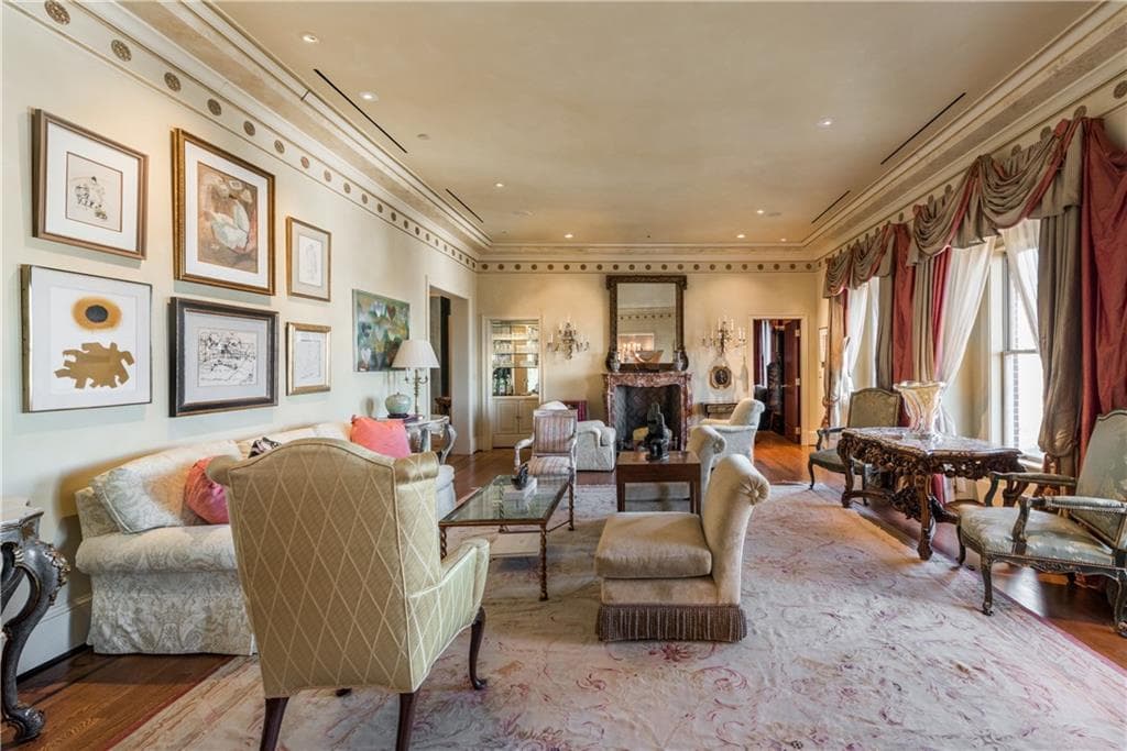2 bedroom, 3,489 sq ft condominium sold at 2724 Peachtree Road 701, Atlanta, GA 30305