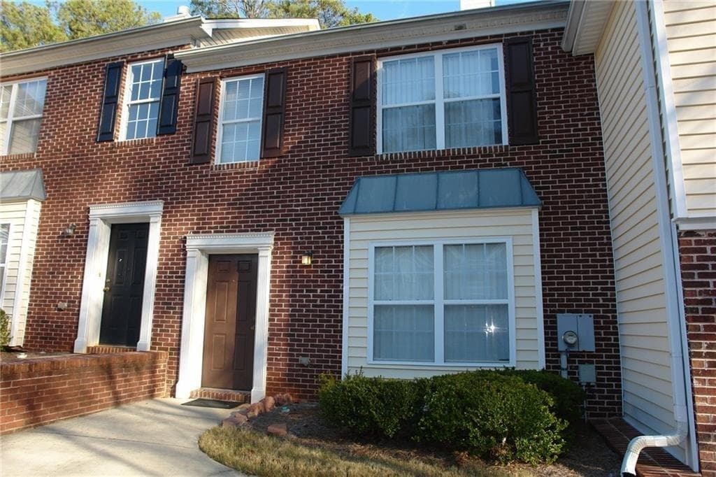 2 bedroom, 1,328 sq ft townhouse sold at 2085 Manhattan Parkway, Decatur, GA 30035