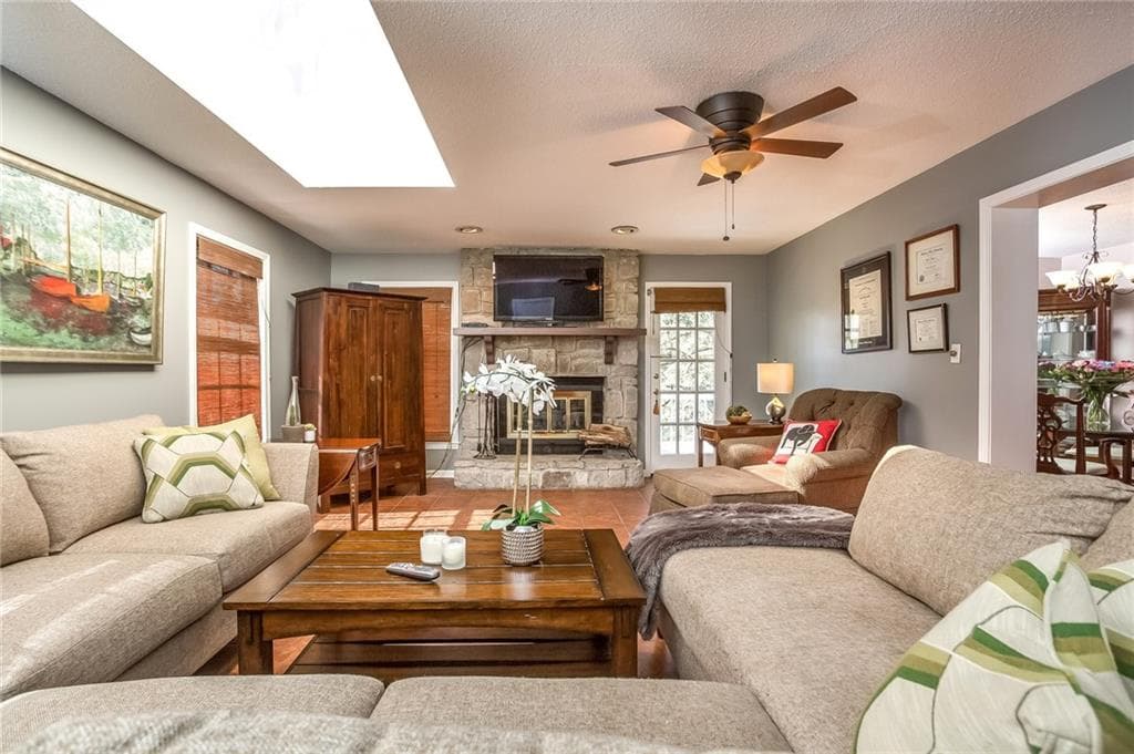 3 bedroom, 1,595 sq ft single family residence sold at 812 Whelchel Drive, Decatur, GA 30033