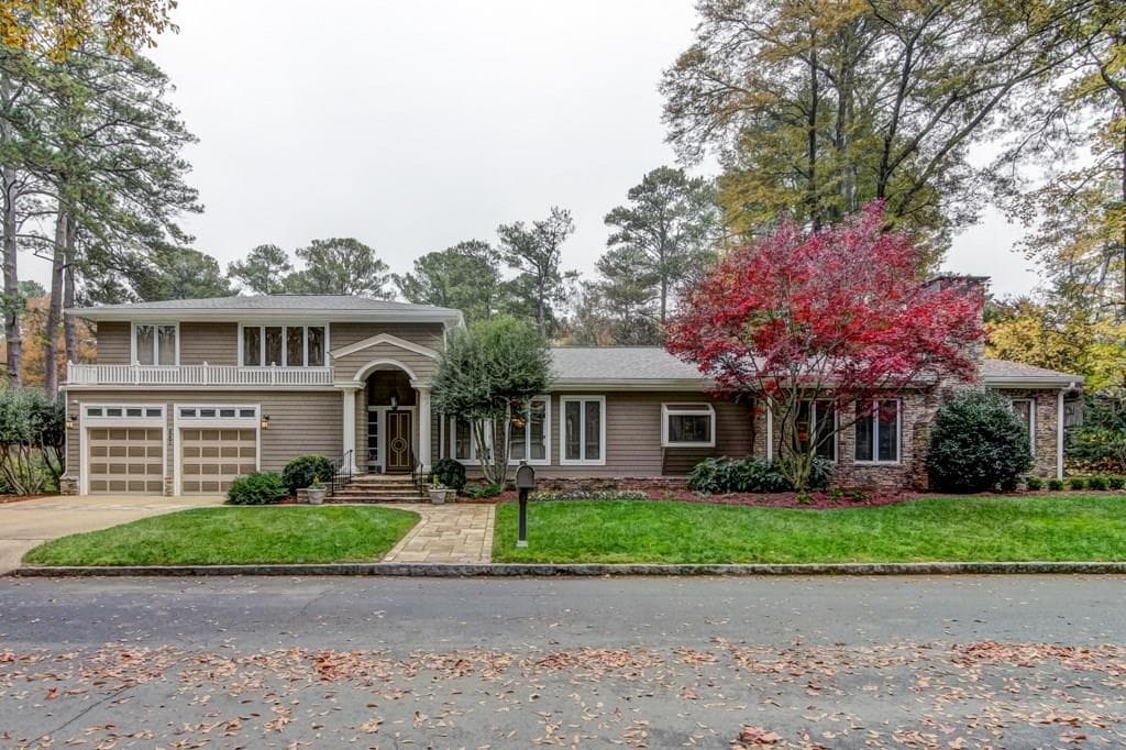 3 bedroom, 3,798 sq ft single family residence sold at 647 E Paces Ferry Road, Atlanta, GA 30305
