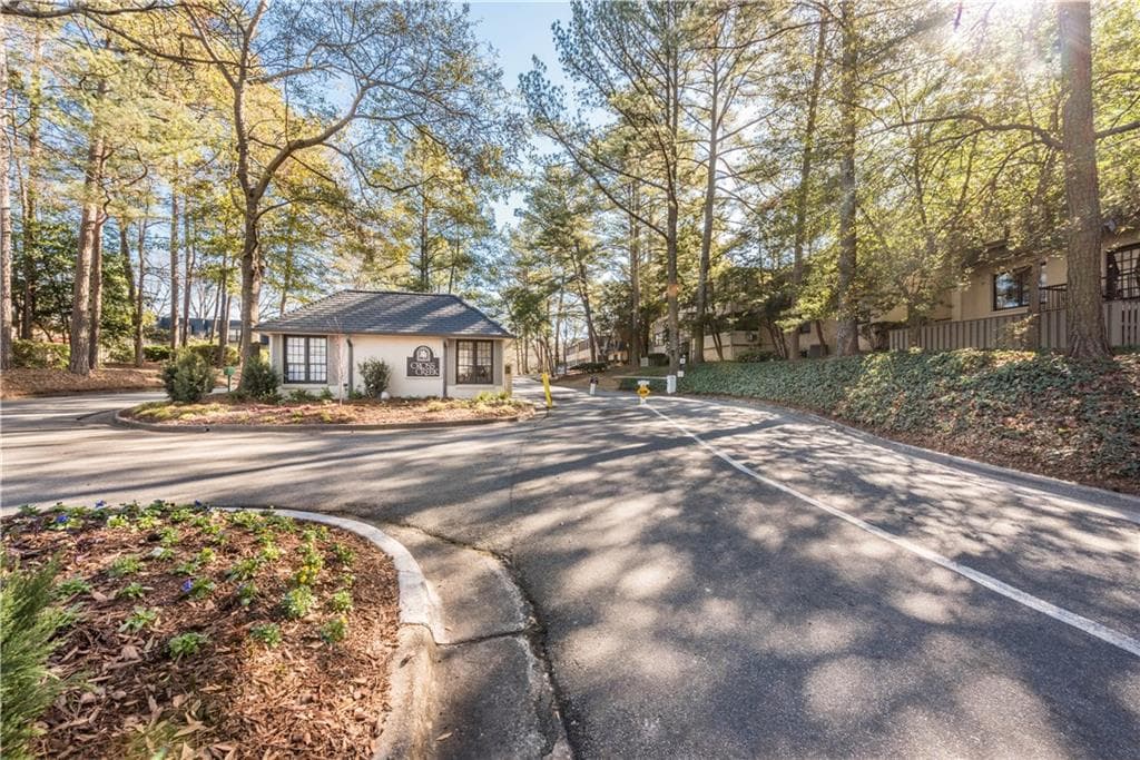 2 bedroom, 1,288 sq ft condominium sold at 9 Chaumont Square, Atlanta, GA 30327