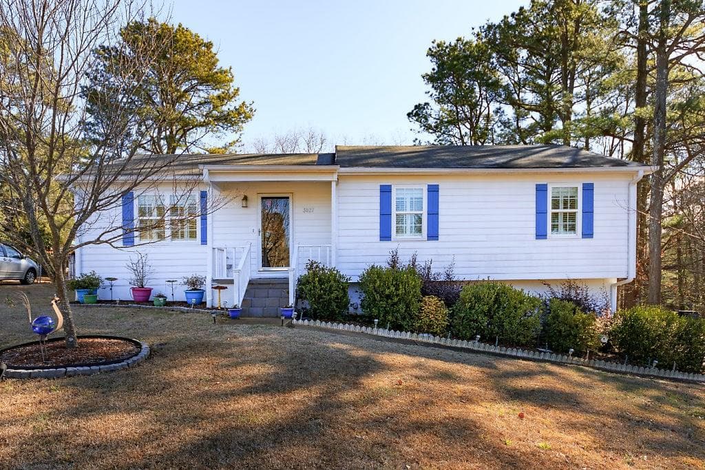 3 bedroom, 1,858 sq ft single family residence sold at 3027 COURTNEY Drive, Marietta, GA 30060