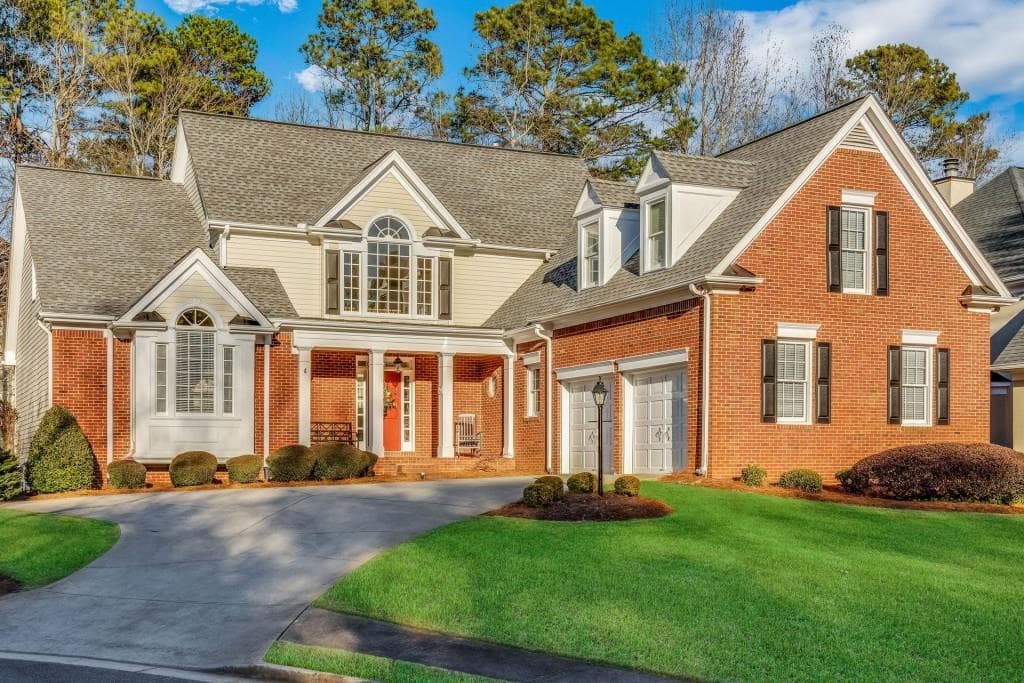 4 bedroom, 3,385 sq ft single family residence sold at 2925 Gleneagles Pointe, Alpharetta, GA 30005
