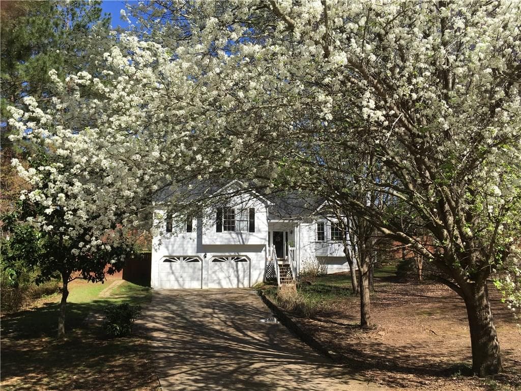 3 bedroom, 1,421 sq ft single family residence sold at 200 Dogwood Trail, Dallas, GA 30157