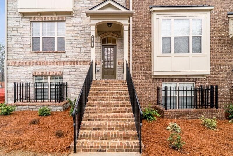 3 bedroom, 2,539 sq ft townhouse sold at 2628 Vintage Drive 8, Alpharetta, GA 30009