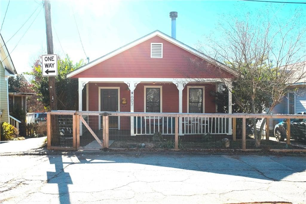3 bedroom, 1,144 sq ft single family residence sold at 607 Pickett Street, Atlanta, GA 30316