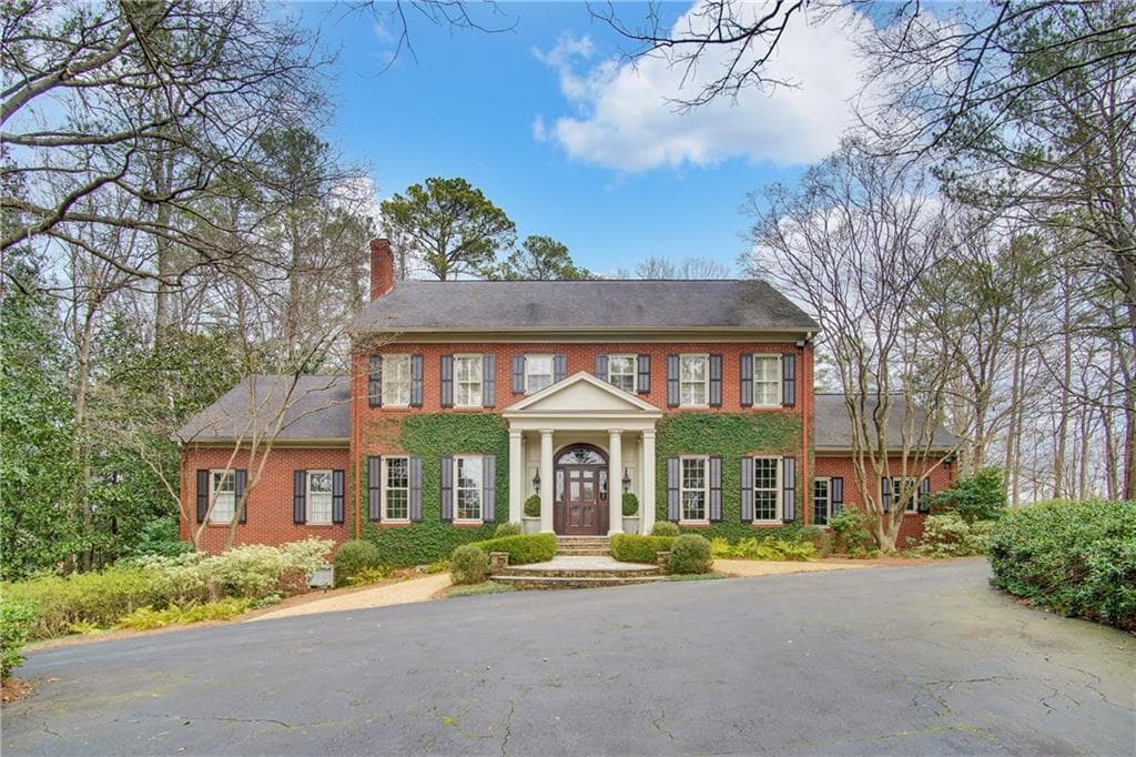 5 bedroom, 7,191 sq ft single family residence sold at 1740 Nancy Creek Bluff, Atlanta, GA 30327