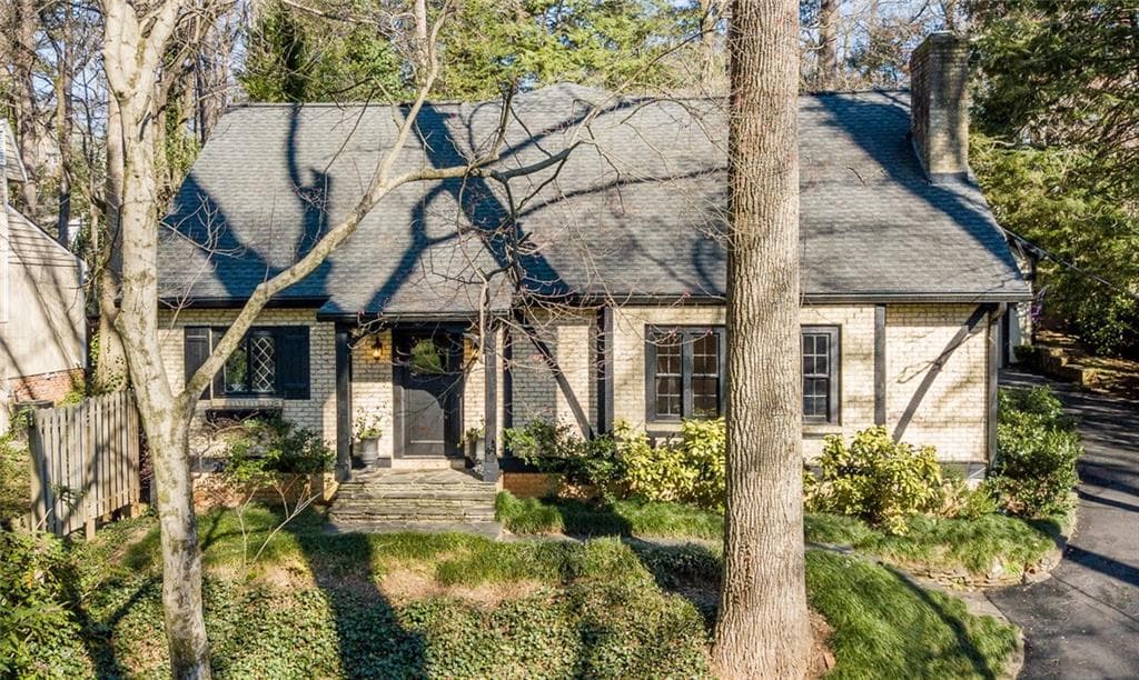5 bedroom, 4,368 sq ft single family residence sold at 4765 Lafayette Avenue, Atlanta, GA 30327