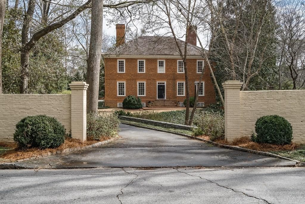 4 bedroom single family residence sold at 3229 Arden Road, Atlanta, GA 30305