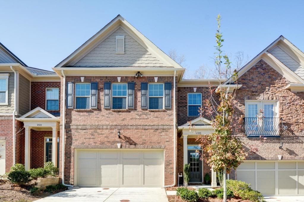 3 bedroom, 2,676 sq ft townhouse sold at 2515 Norwood Drive, Smyrna, GA 30080